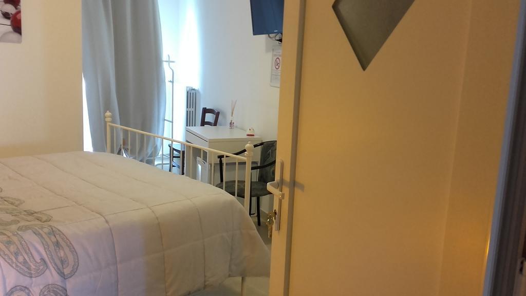 Le Tre Rose Bed & Breakfast カザマッシマ エクステリア 写真