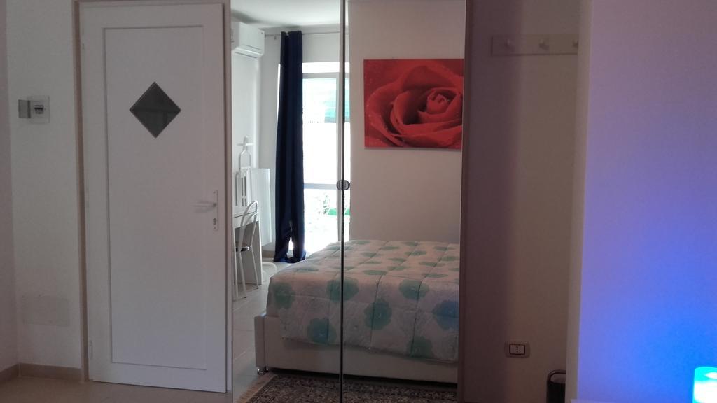 Le Tre Rose Bed & Breakfast カザマッシマ エクステリア 写真