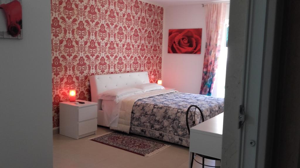 Le Tre Rose Bed & Breakfast カザマッシマ エクステリア 写真