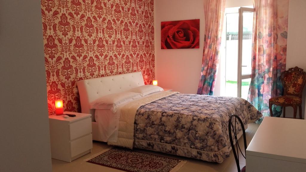 Le Tre Rose Bed & Breakfast カザマッシマ エクステリア 写真